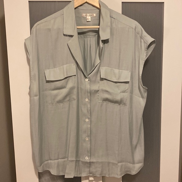 Banana Republic Tops - BANANA REPUBLIC Resort Shirt